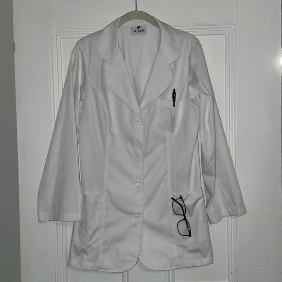 Women’s Universal Lab Coat - Size Medium - Picture 2 of 8